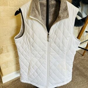 Free Country White Quilted Vest with Gray Faux-Fur Collar